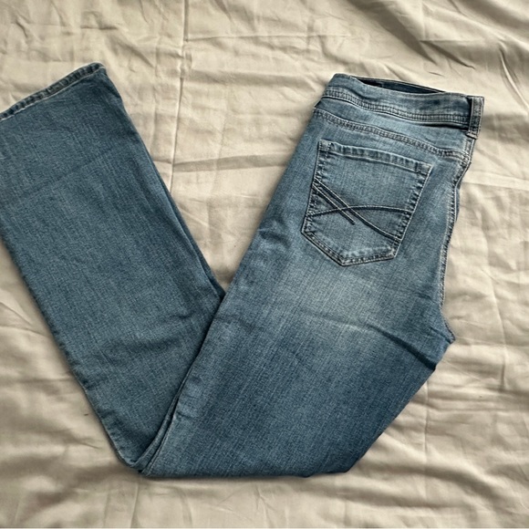 Women’s Aeropostale Bootcut Light Wash Jeans Sz 8R - Picture 2 of 2